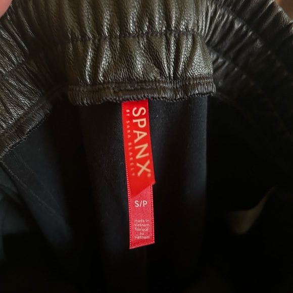 Spanx Faux Leather Jogger Pants Black Elastic Waist Women’s Size Small - Picture 5 of 8